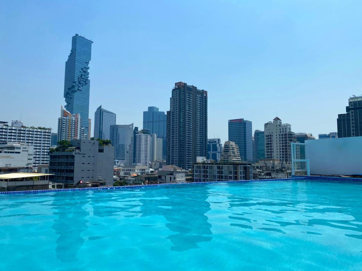 Sapphire hotel Silom Bangkok 蓝宝石曼谷酒店 外观 照片 View of the city from the rooftop pool