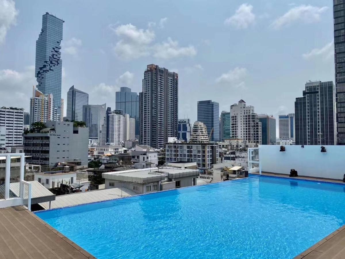 Sapphire hotel Silom Bangkok 蓝宝石曼谷酒店 外观 照片 View of the city from the rooftop pool