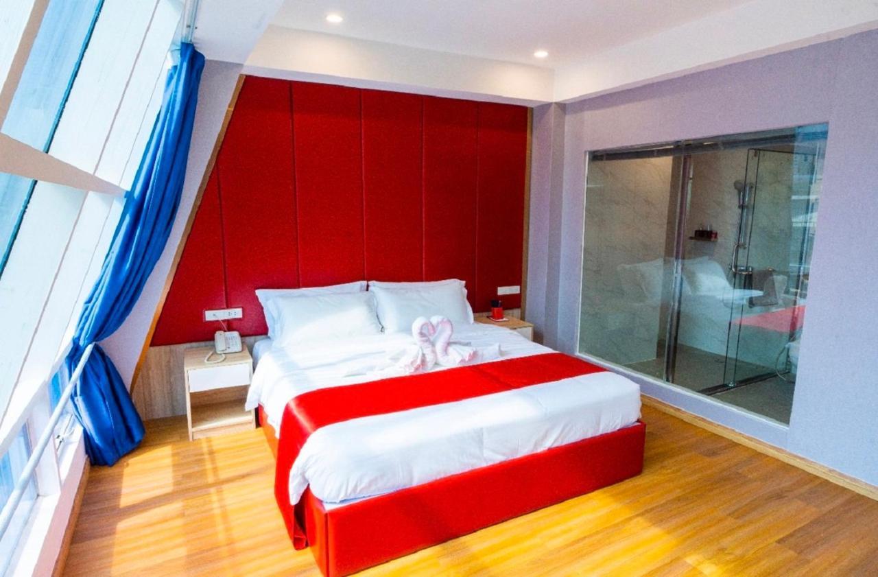 Sapphire hotel Silom Bangkok 蓝宝石曼谷酒店 外观 照片 A bedroom at the hotel