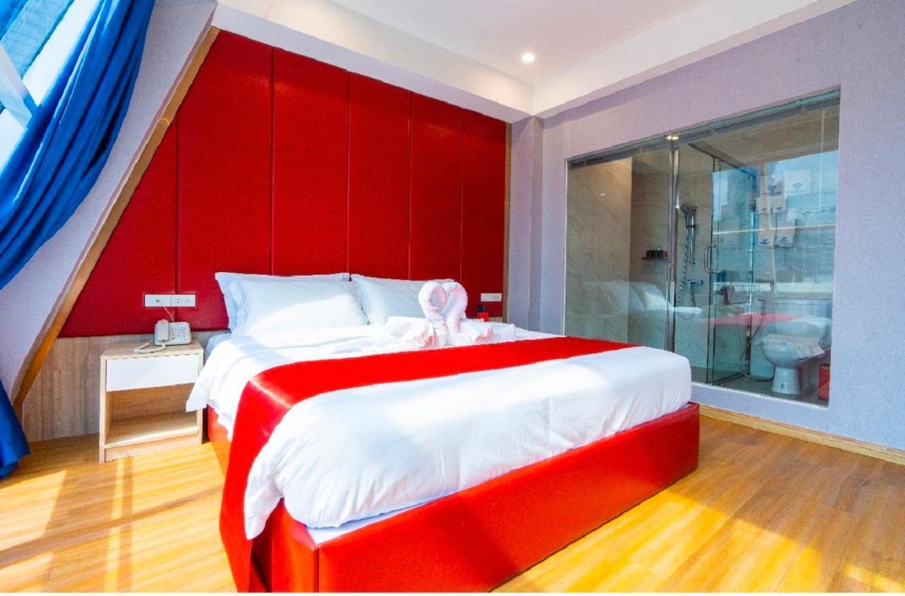 Sapphire hotel Silom Bangkok 蓝宝石曼谷酒店 外观 照片 A room at the hotel