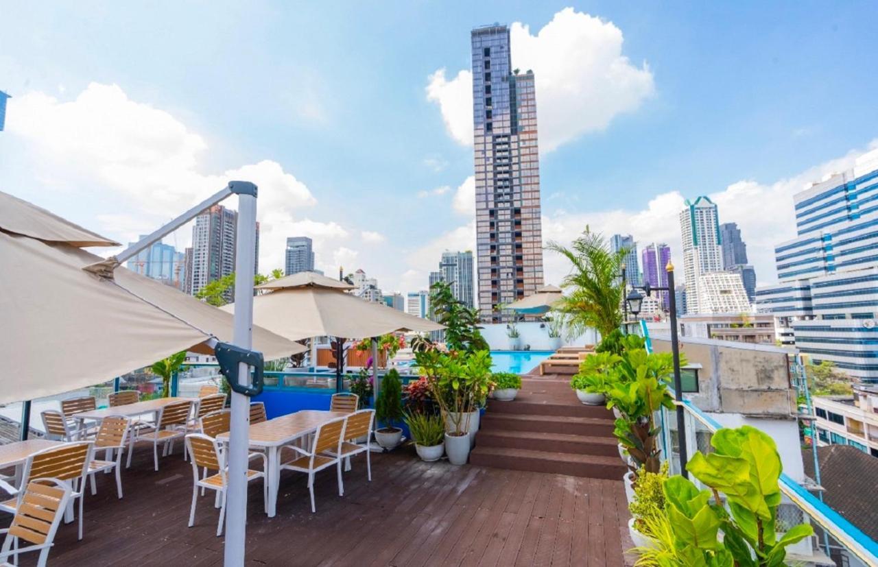 Sapphire hotel Silom Bangkok 蓝宝石曼谷酒店 外观 照片 Rooftop pool at the hotel