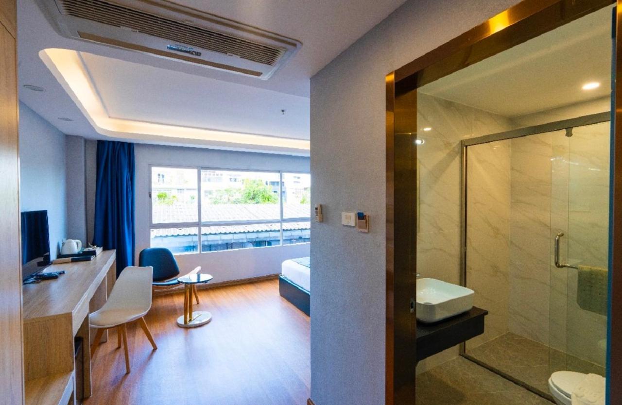 Sapphire hotel Silom Bangkok 蓝宝石曼谷酒店 外观 照片 A room at the hotel