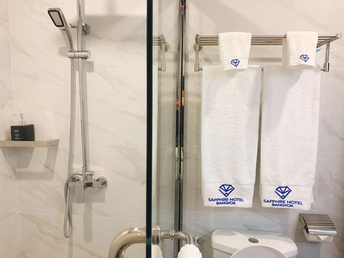 Sapphire hotel Silom Bangkok 蓝宝石曼谷酒店 外观 照片 Bathroom