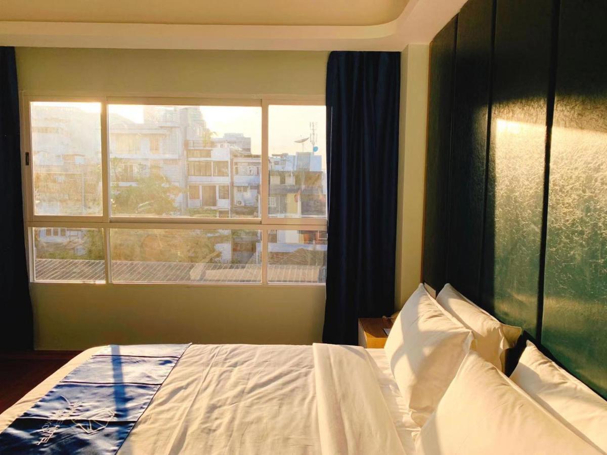 Sapphire hotel Silom Bangkok 蓝宝石曼谷酒店 外观 照片 A room at the hotel