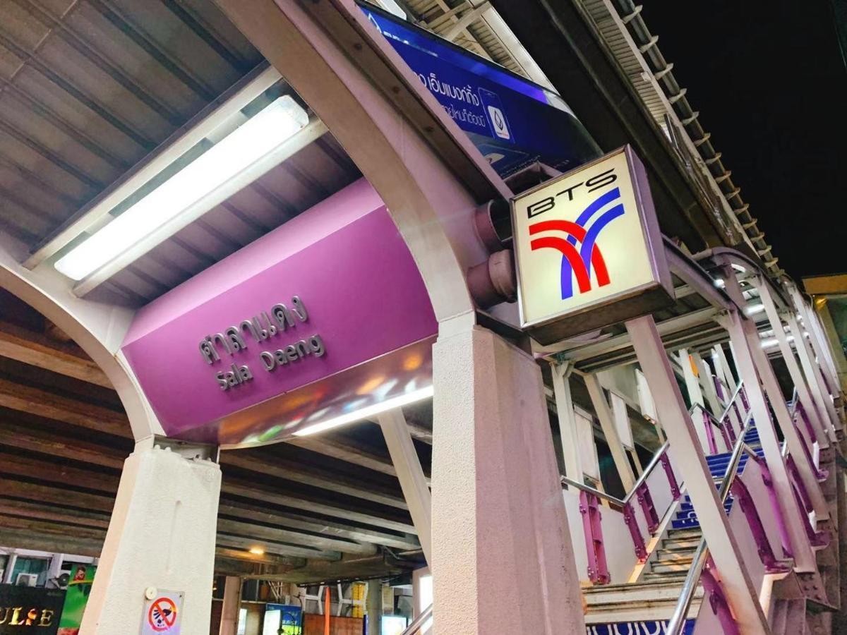 Sapphire hotel Silom Bangkok 蓝宝石曼谷酒店 外观 照片 The BTS Skytrain station