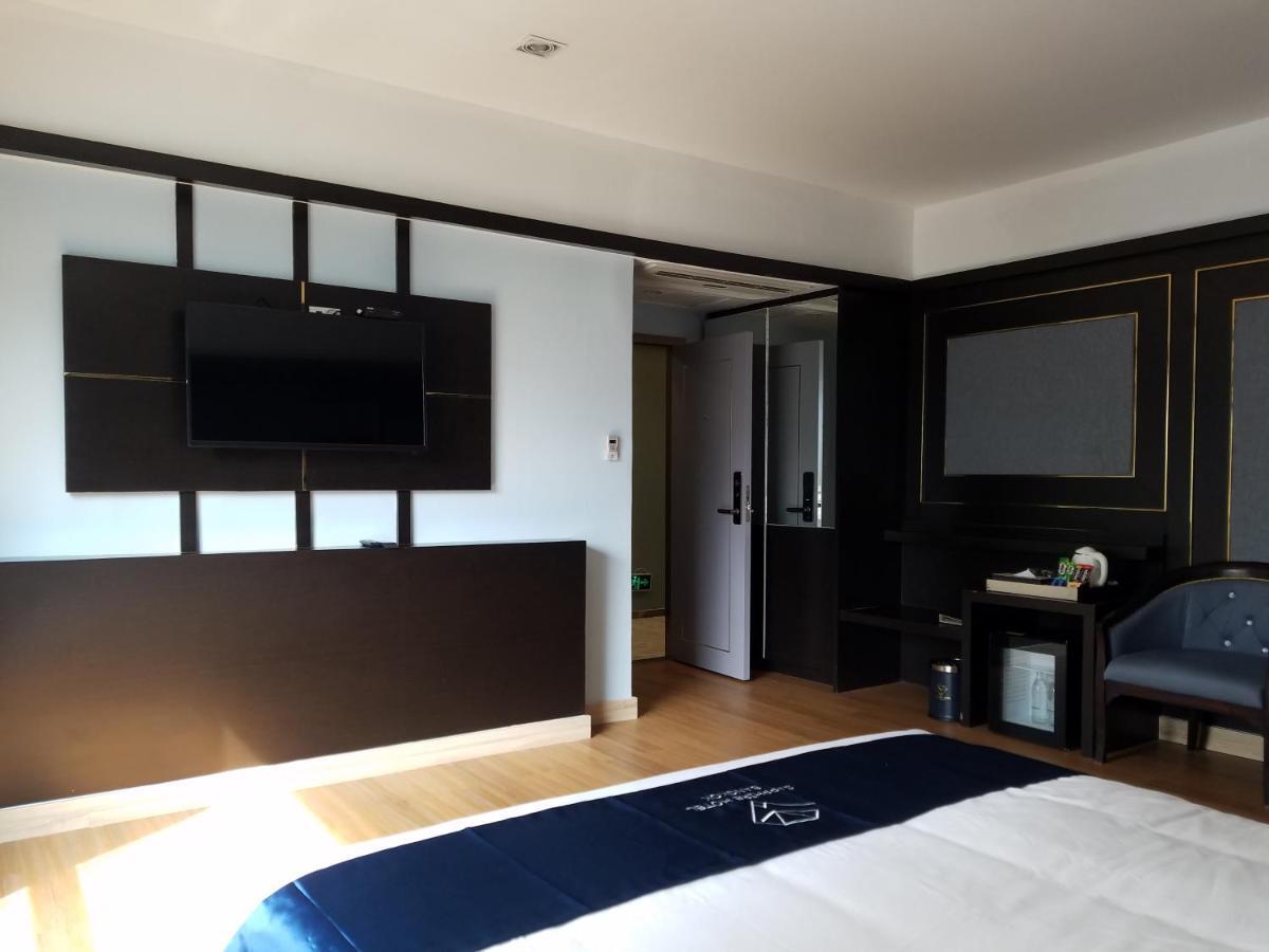 Sapphire hotel Silom Bangkok 蓝宝石曼谷酒店 外观 照片 A room at the hotel
